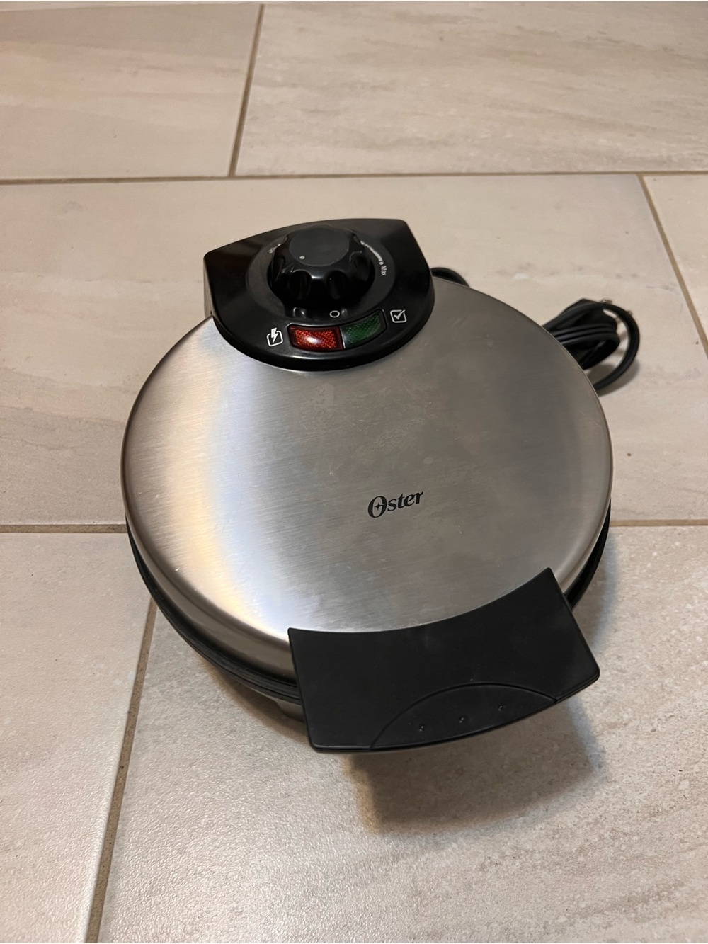 Oster 8’ Round Waffle Maker - Stainless steel  & Black